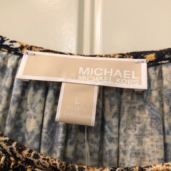Michael Kors Moroccan tile print 3/4 sleeve blouse with elastic sleeve and hem - Picture 2 of 5